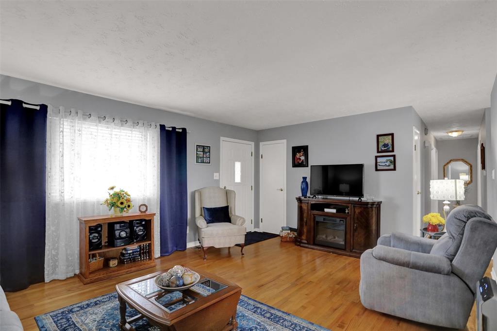 9236 Brookville Road Indianapolis, IN 46239 - Photo 3 of 28 Gallery Image 3