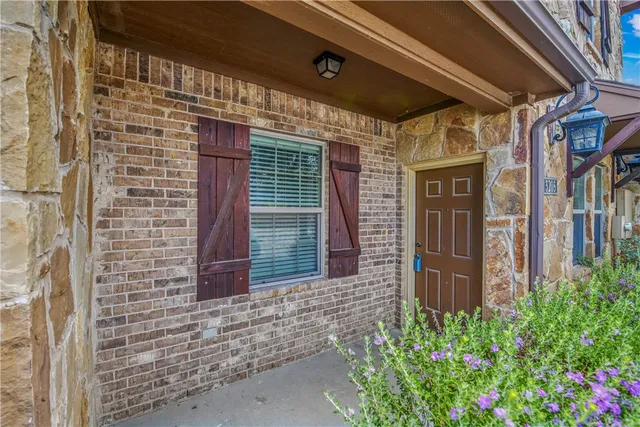 a view of entrance of the house
