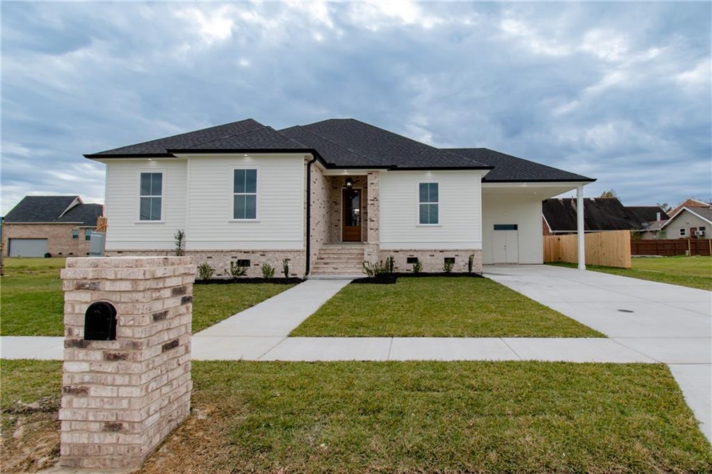 8404 Benjamin Street Chalmette, LA 70043 - Photo 3 of 34