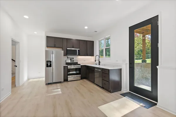 $699,900 | 8611 Dorr Road, Wonder Lake, IL 60097