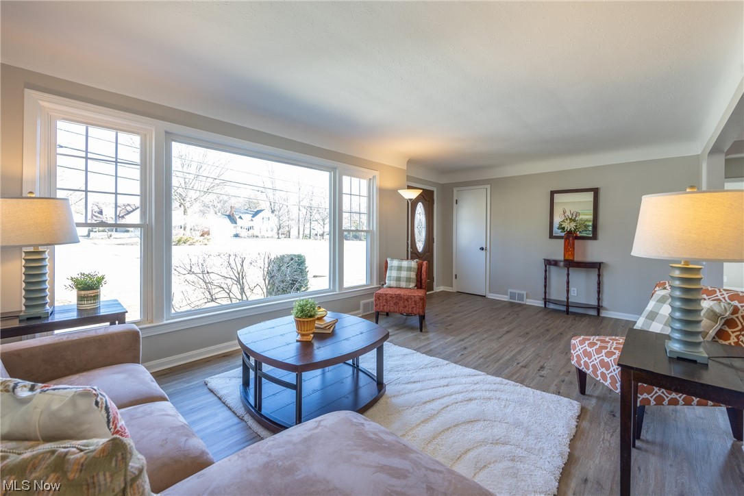 928 Richmond Road Cleveland, OH 44124 - Photo 4 of 30 Gallery Image 4