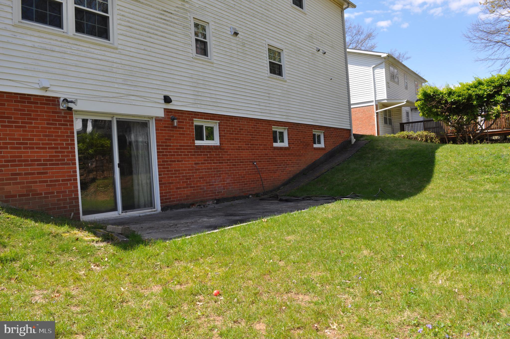 11809 Milbern Drive Potomac, MD 20854 - Photo 2 of 36 a view of backyard of house with green space