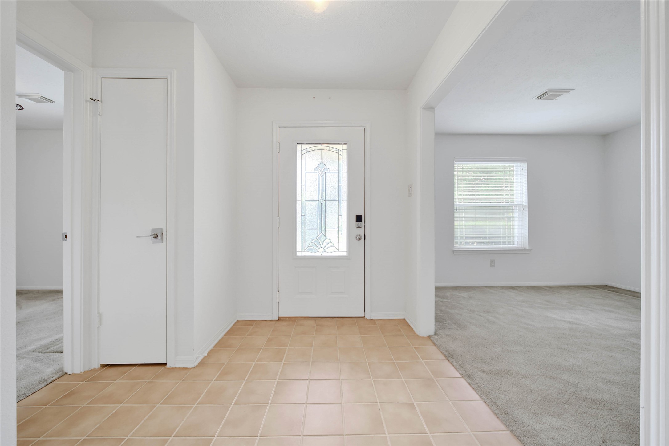 5010 Cupids Bower Court Spring, TX 77388 - Photo 4 of 40 an empty room with windows and closet