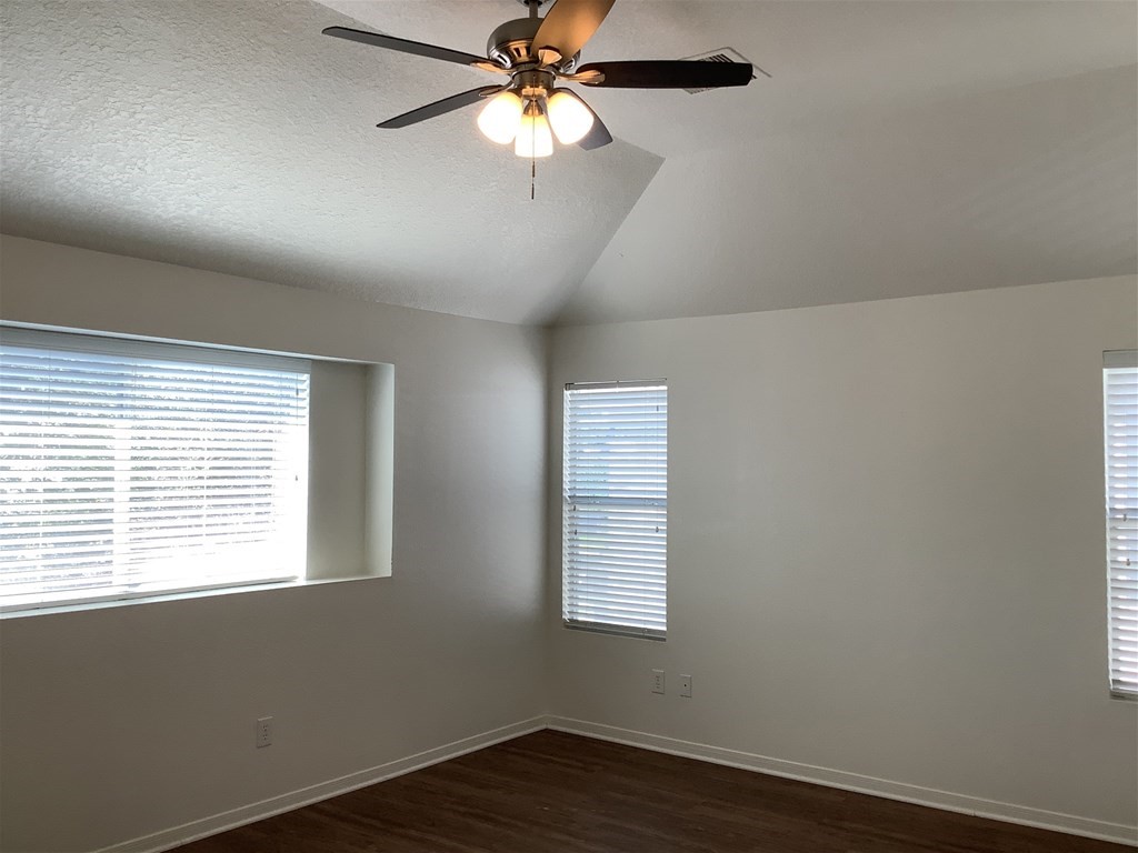 16977 Scenic Knoll Conroe, TX 77385 - Photo 13 of 33