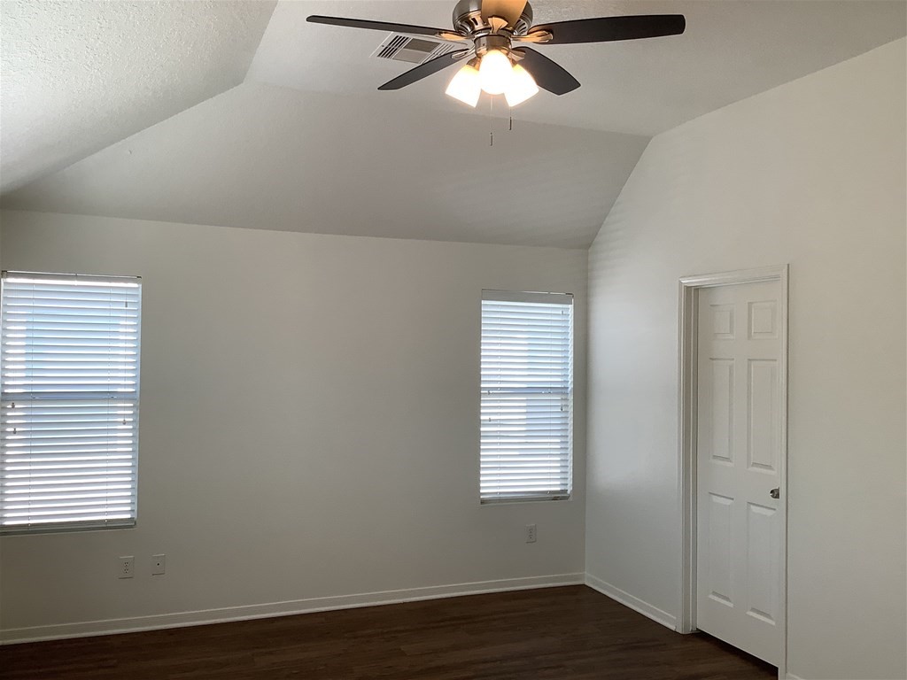 16977 Scenic Knoll Conroe, TX 77385 - Photo 14 of 33