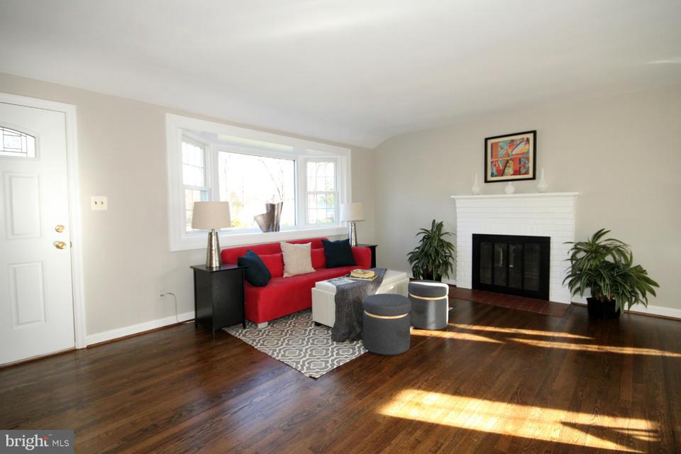 3808 Ridge Road Annandale, VA 22003 - Photo 3 of 25 Living Room