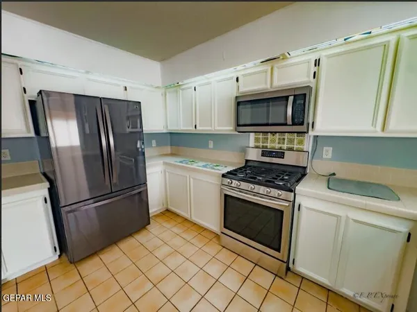 $424,950 | 304 Rio Estancia Drive, El Paso, TX 79932