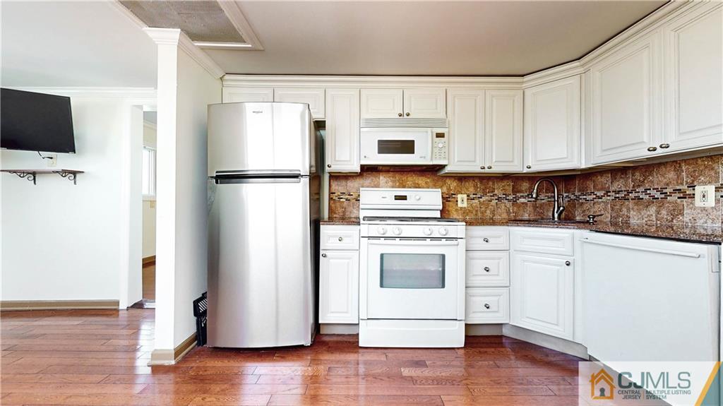 18 Windsor Road Edison, NJ 08817 - Photo 11 of 25