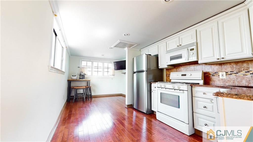 18 Windsor Road Edison, NJ 08817 - Photo 12 of 25