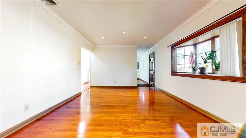 18 Windsor Road Edison, NJ 08817 - Photo 14 of 25
