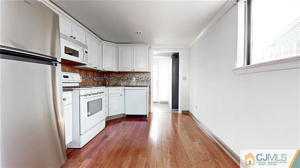 18 Windsor Road Edison, NJ 08817 - Photo 10 of 25