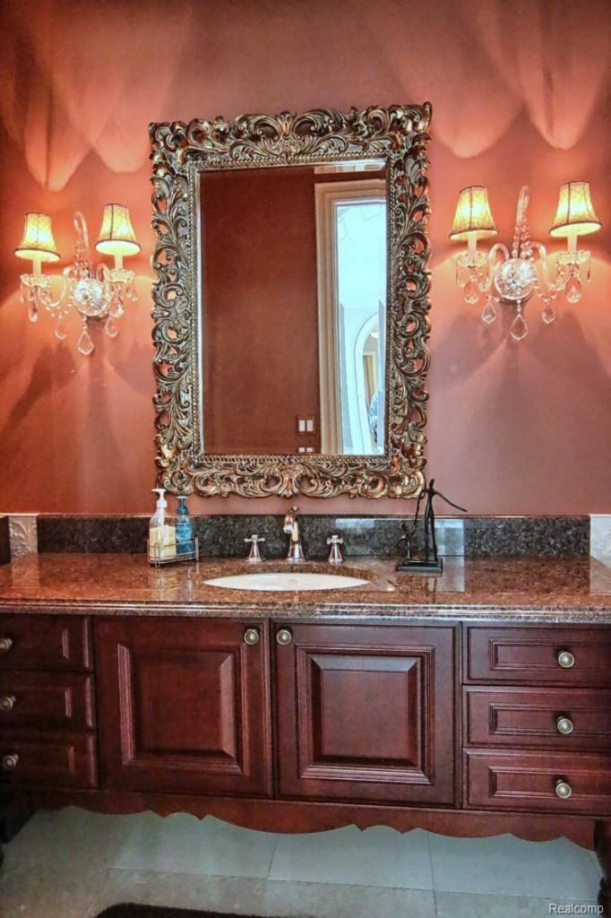 2615 Heights View Court Rochester, MI 48306 - Photo 18 of 36 Master_Bathroom_2nd_View.jpg
