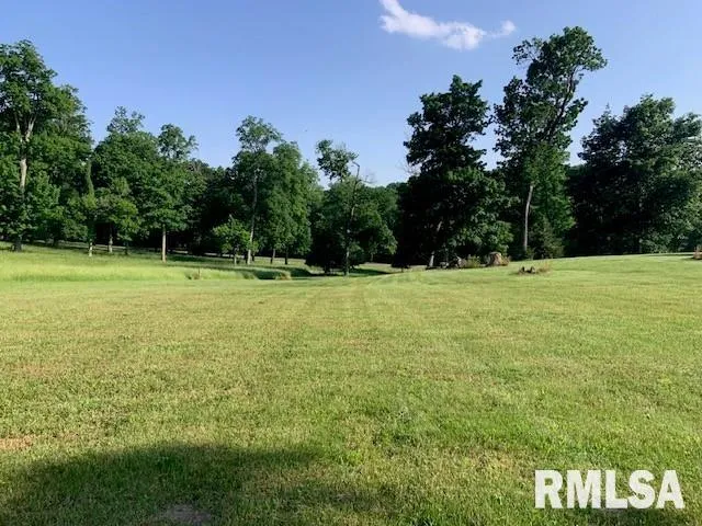 $35,000 | 3 Governor's Drive, Elkhart, IL 62634