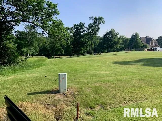 $35,000 | 3 Governor's Drive, Elkhart, IL 62634