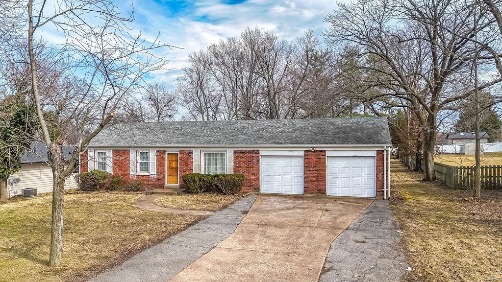 228 Old Ballwin Road Ballwin, MO 63021 - Photo 1 of 40