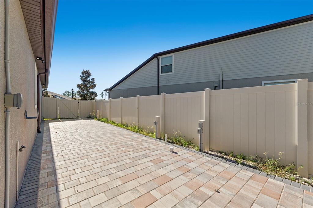 12653 Palapa Loop Spring Hill, FL 34610 - Photo 40 of 50 a backyard of a house