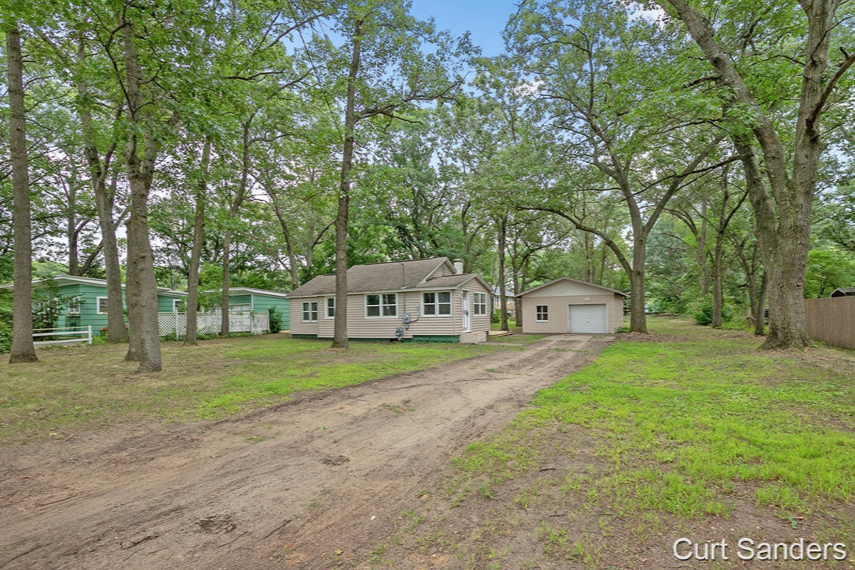 2673 MacArthur Road Muskegon, MI 49442 - Photo 1 of 19 IMG_2675