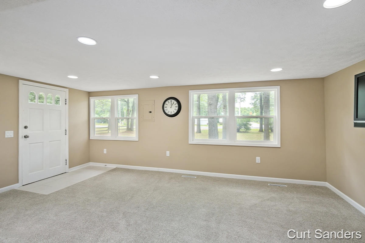 2673 MacArthur Road Muskegon, MI 49442 - Photo 11 of 19 IMG_2677