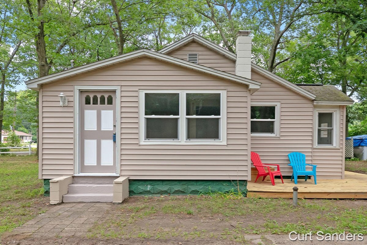 2673 MacArthur Road Muskegon, MI 49442 - Photo 3 of 19 IMG_2673