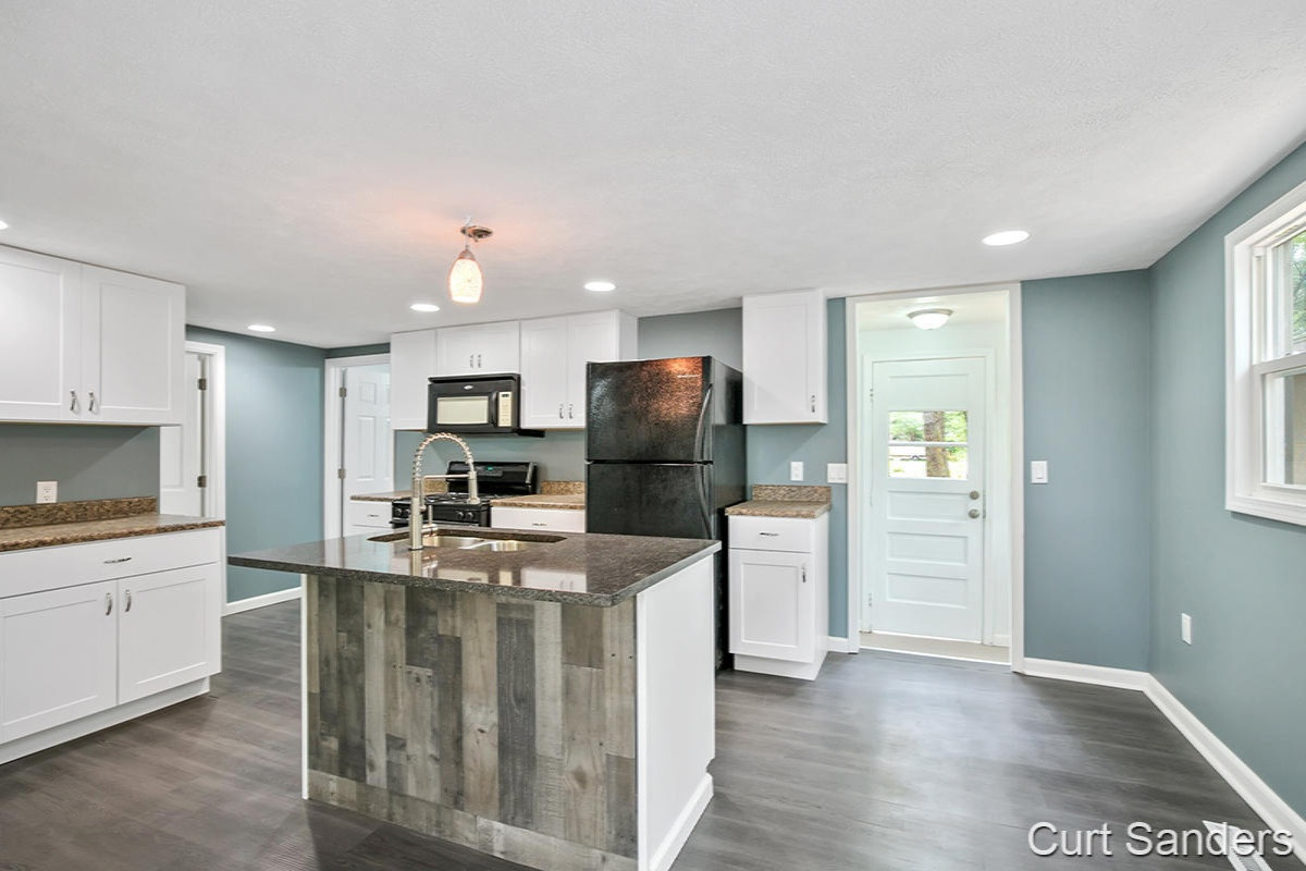 2673 MacArthur Road Muskegon, MI 49442 - Photo 6 of 19 IMG_2684