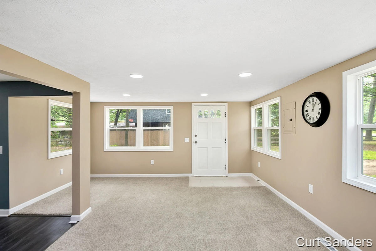 2673 MacArthur Road Muskegon, MI 49442 - Photo 10 of 19 IMG_2678