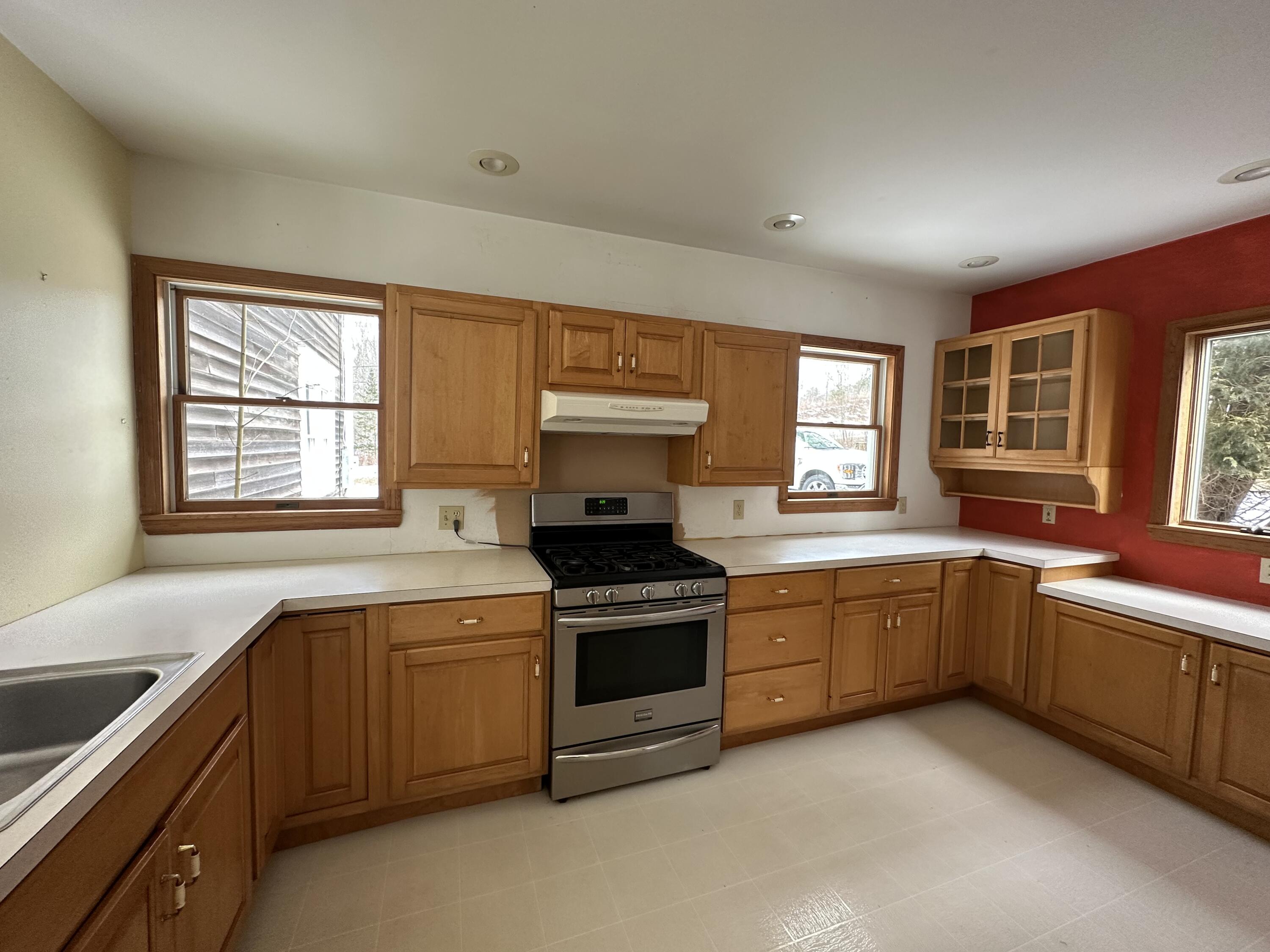 92 Oyster River Road Thomaston, ME 04861 - Photo 7 of 21 92 Oyster river kitchen 4