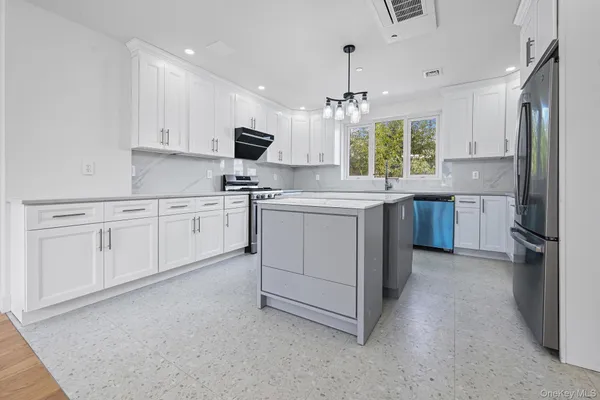 $2,790,000 | 32-35 164th Street | Murray Hill - Flushing