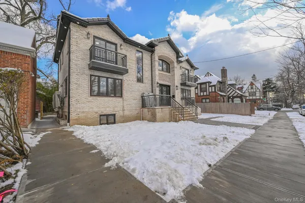 $2,790,000 | 32-35 164th Street | Murray Hill - Flushing