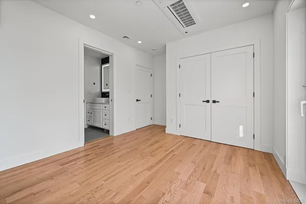 $2,790,000 | 32-35 164th Street | Murray Hill - Flushing