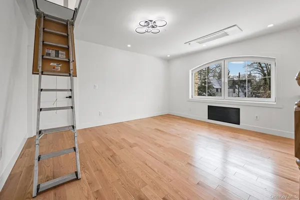 $2,790,000 | 32-35 164th Street | Murray Hill - Flushing