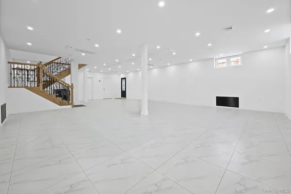 $2,790,000 | 32-35 164th Street | Murray Hill - Flushing