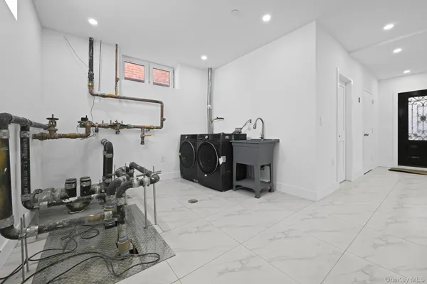 $2,790,000 | 32-35 164th Street | Murray Hill - Flushing