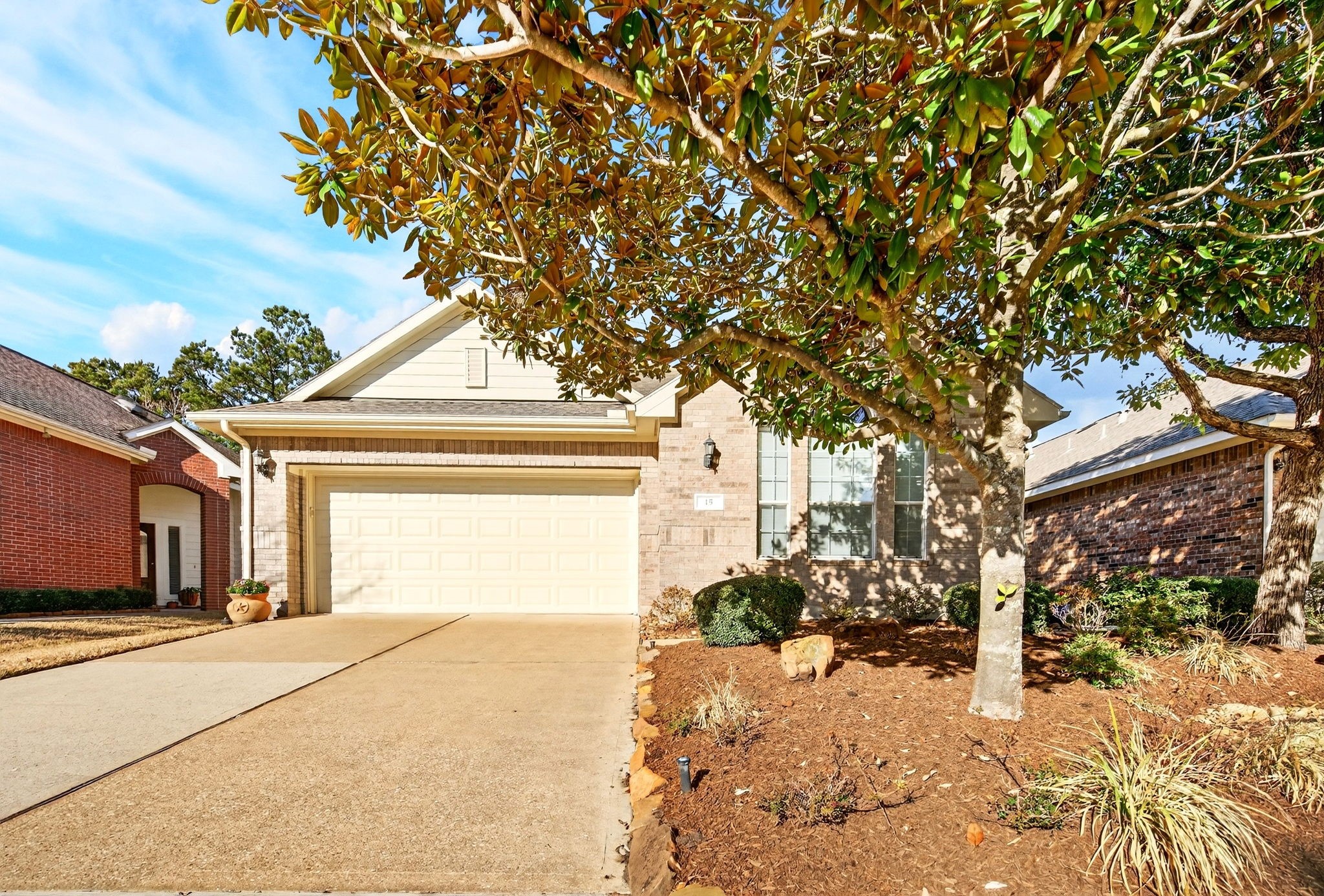 15 Paddington Way Conroe, TX 77384 - Photo 2 of 33