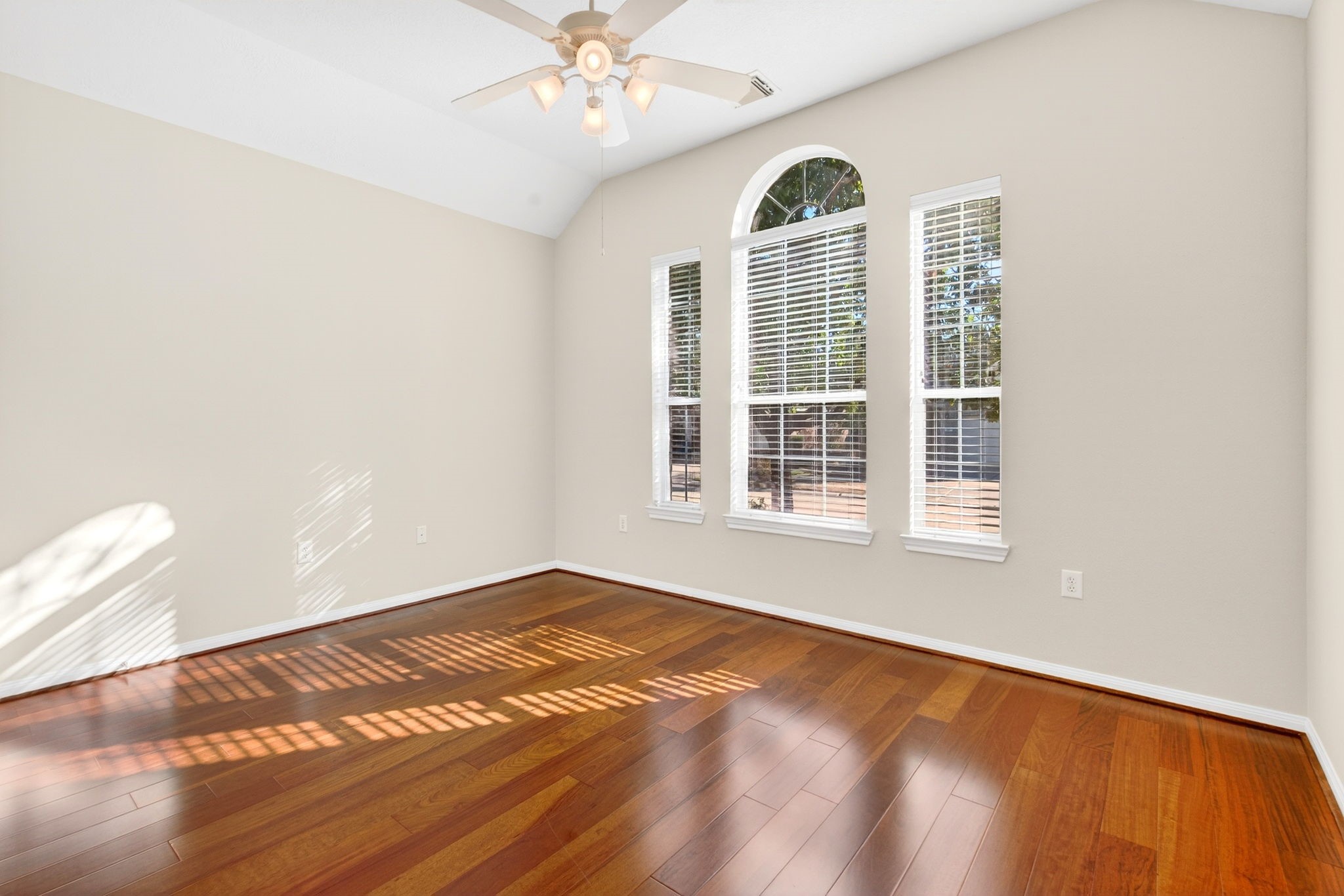 15 Paddington Way Conroe, TX 77384 - Photo 24 of 33