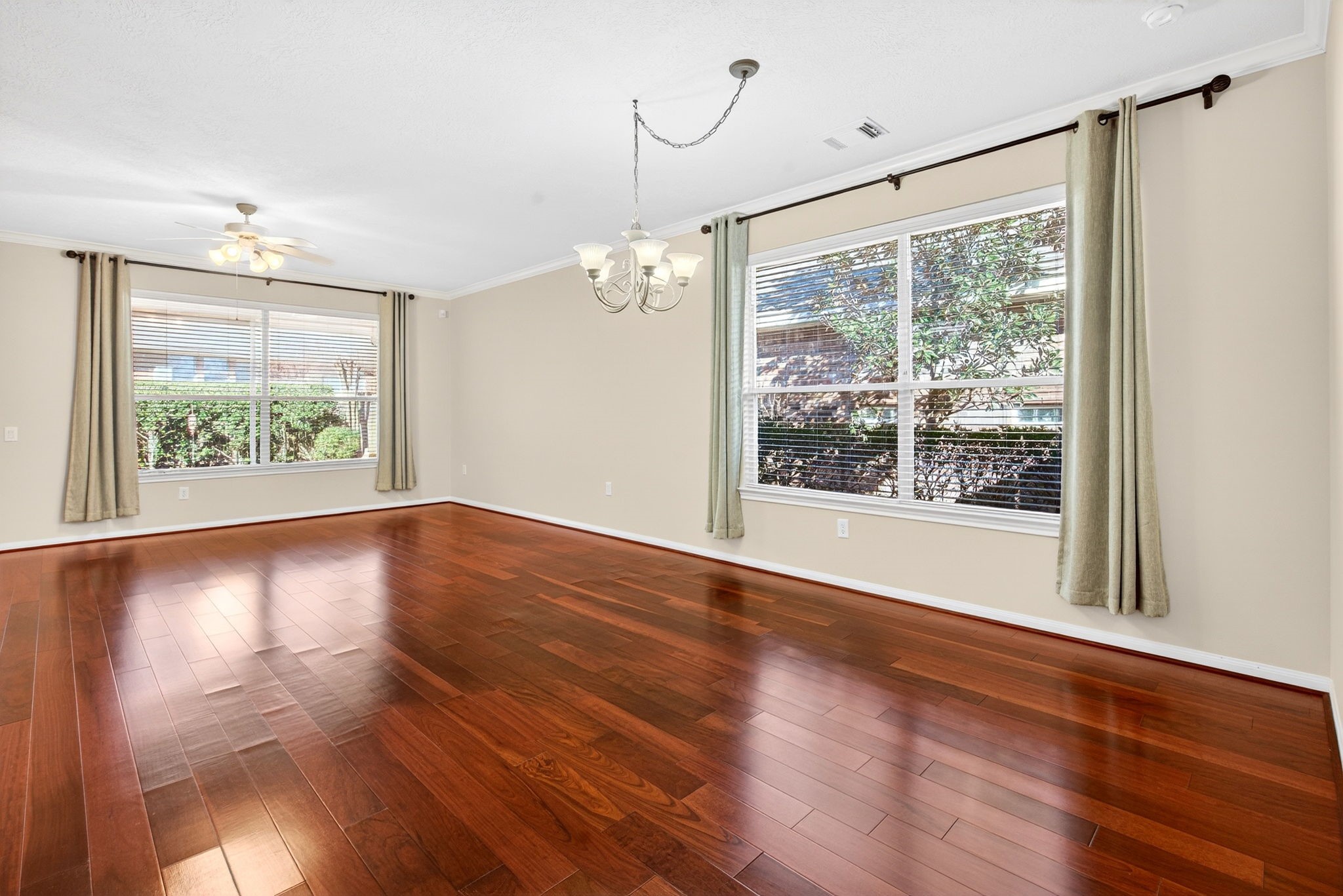 15 Paddington Way Conroe, TX 77384 - Photo 4 of 33