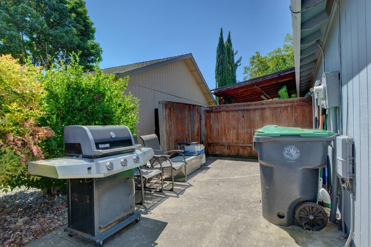 1733 Jessica Circle Central Point, OR 97502 - Photo 34 of 49 34