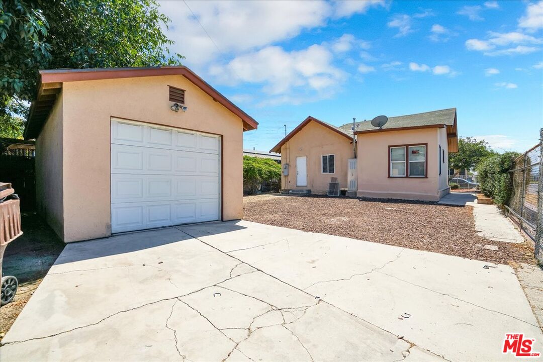 1221 West 152nd Street Compton, CA 90220 - Photo 17 of 20 a view of backyard of house