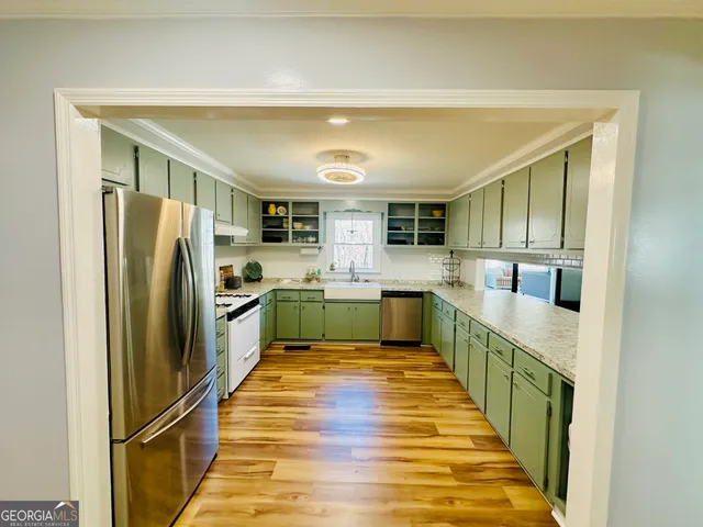 a view of a backyard of the house