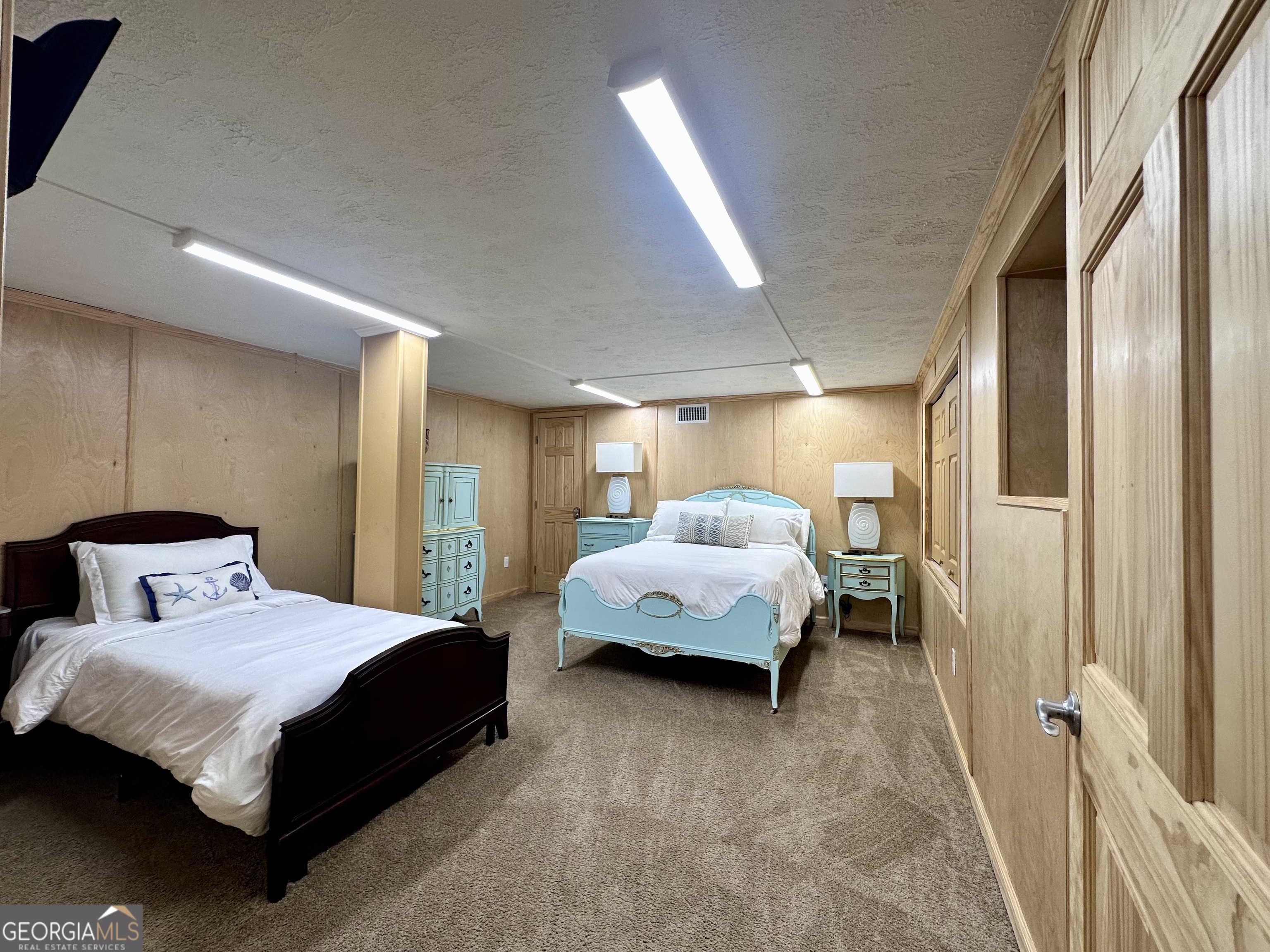 326 Turkey Run Dublin, GA 31021 - Photo 51 of 114 a bedroom with a bed and a large mirror