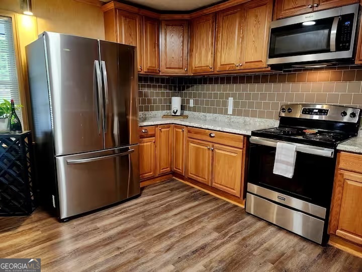 326 Turkey Run Dublin, GA 31021 - Photo 92 of 114 a kitchen with stainless steel appliances granite countertop a refrigerator stove a sink and a microwave