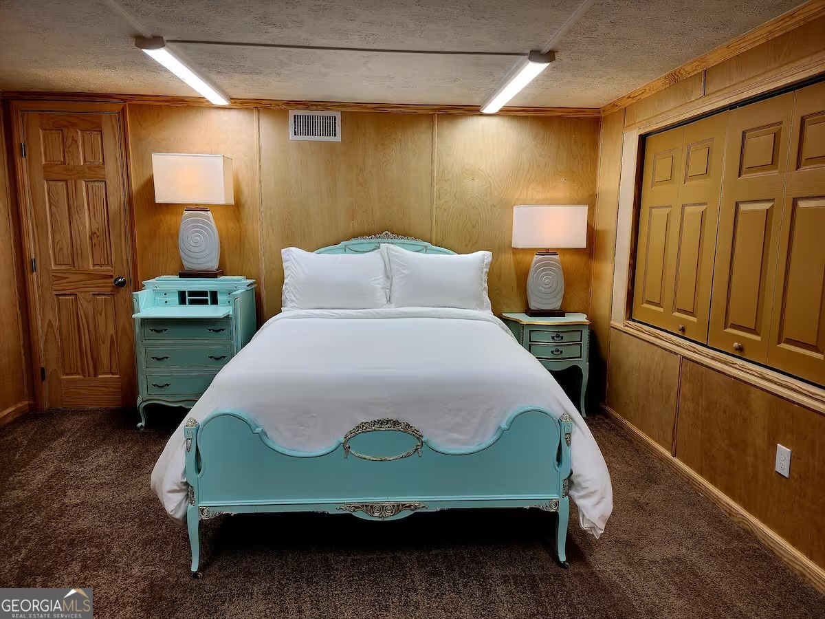 326 Turkey Run Dublin, GA 31021 - Photo 97 of 114 a bedroom with a bed and a lamp