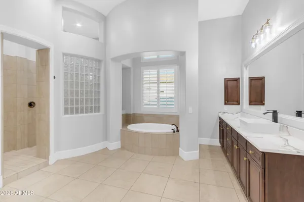 $1,890,000 | 2457 East Amber Lane, Gilbert, AZ 85296