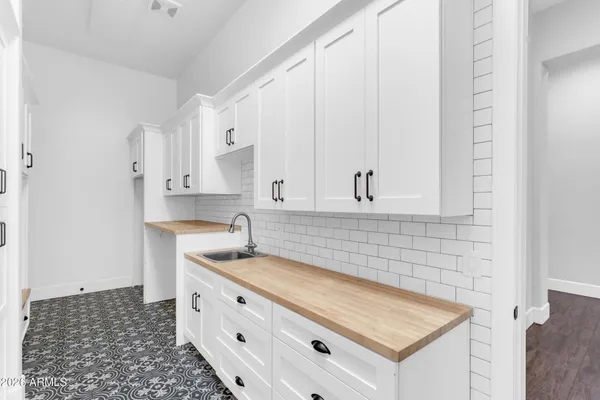 $1,890,000 | 2457 East Amber Lane, Gilbert, AZ 85296