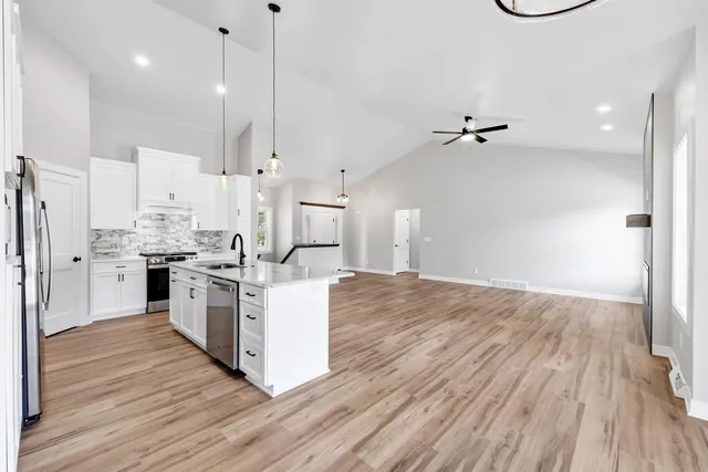 $569,900 | 475 Earnhardt Court, Green Bay, WI 54311