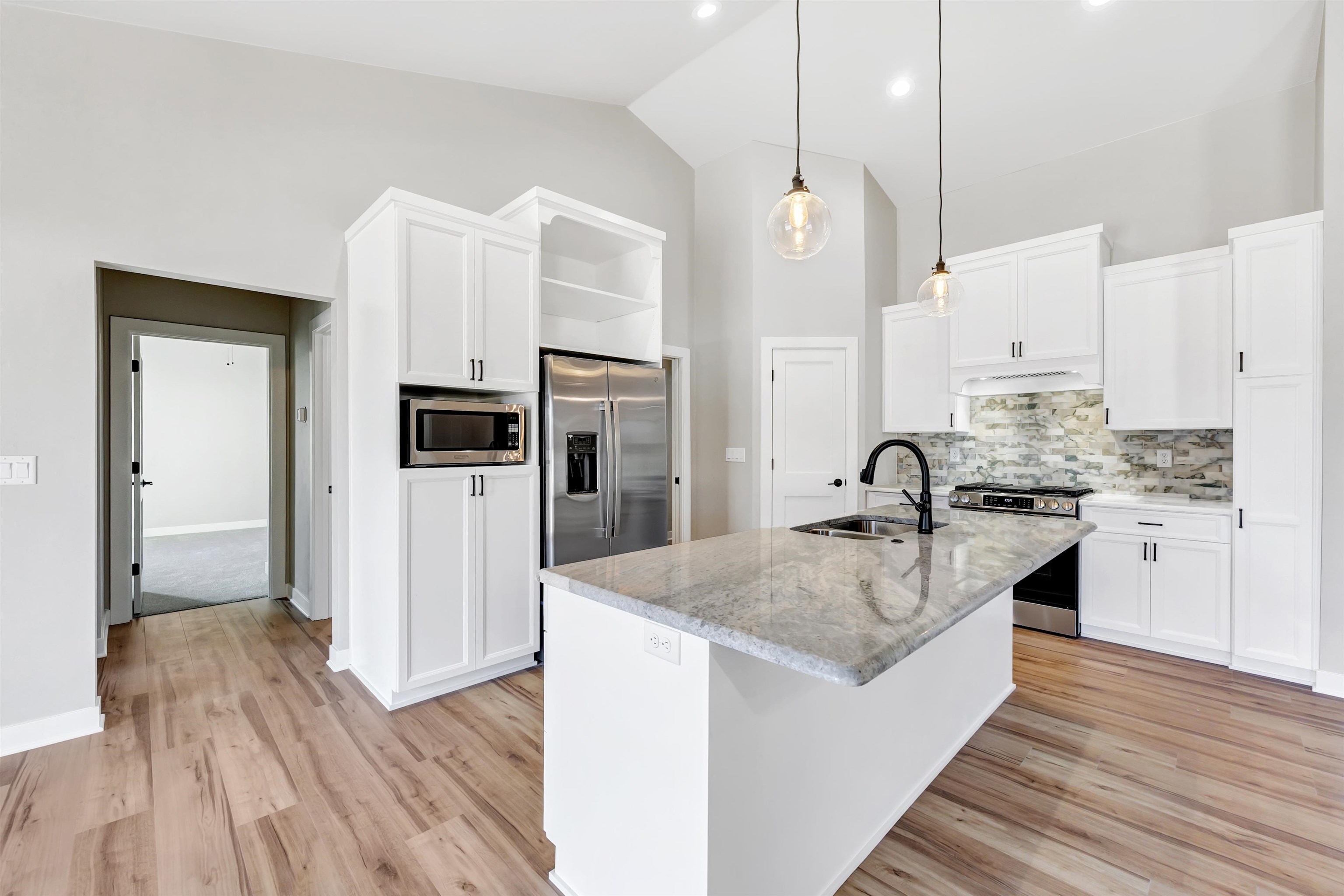 475 Earnhardt Court Green Bay, WI 54311 - Photo 12 of 31