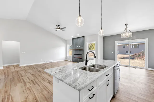 $569,900 | 475 Earnhardt Court, Green Bay, WI 54311