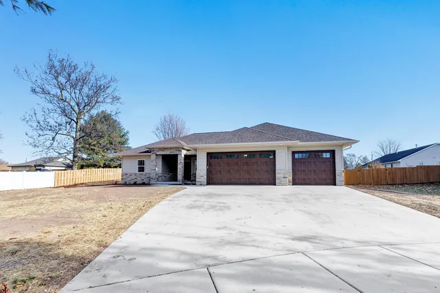 $569,900 | 475 Earnhardt Court, Green Bay, WI 54311