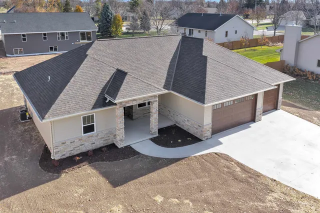 $569,900 | 475 Earnhardt Court, Green Bay, WI 54311