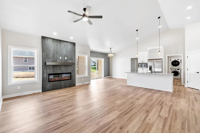 $569,900 | 475 Earnhardt Court, Green Bay, WI 54311