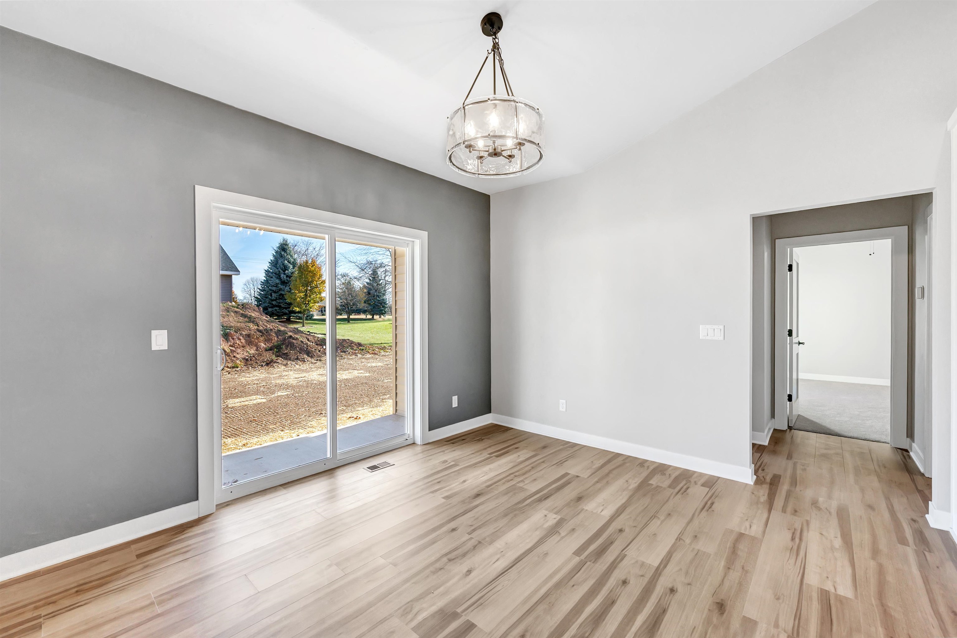 475 Earnhardt Court Green Bay, WI 54311 - Photo 9 of 31